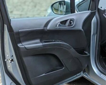 Серый Опель Мерива, объемом двигателя 1.3 л и пробегом 220 тыс. км за 5500 $, фото 29 на Automoto.ua