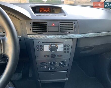 Сірий Опель Меріва, об'ємом двигуна 1.6 л та пробігом 270 тис. км за 5100 $, фото 28 на Automoto.ua