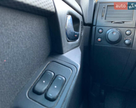 Серый Опель Мерива, объемом двигателя 1.6 л и пробегом 270 тыс. км за 4999 $, фото 32 на Automoto.ua