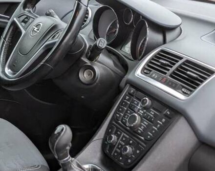 Серый Опель Мерива, объемом двигателя 1.3 л и пробегом 220 тыс. км за 5500 $, фото 19 на Automoto.ua