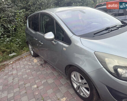 Серый Опель Мерива, объемом двигателя 1.69 л и пробегом 272 тыс. км за 6500 $, фото 1 на Automoto.ua