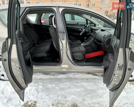 Серый Опель Мерива, объемом двигателя 1.4 л и пробегом 170 тыс. км за 8500 $, фото 13 на Automoto.ua