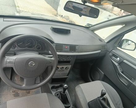 Серый Опель Мерива, объемом двигателя 1.6 л и пробегом 195 тыс. км за 3599 $, фото 5 на Automoto.ua