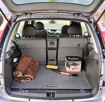 Серый Опель Мерива, объемом двигателя 1.8 л и пробегом 239 тыс. км за 3950 $, фото 2 на Automoto.ua