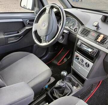 Серый Опель Мерива, объемом двигателя 1.8 л и пробегом 239 тыс. км за 3950 $, фото 5 на Automoto.ua