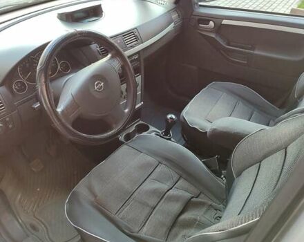 Серый Опель Мерива, объемом двигателя 1.6 л и пробегом 301 тыс. км за 3500 $, фото 3 на Automoto.ua