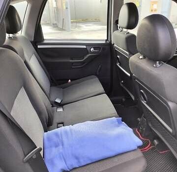 Серый Опель Мерива, объемом двигателя 1.8 л и пробегом 239 тыс. км за 3950 $, фото 4 на Automoto.ua