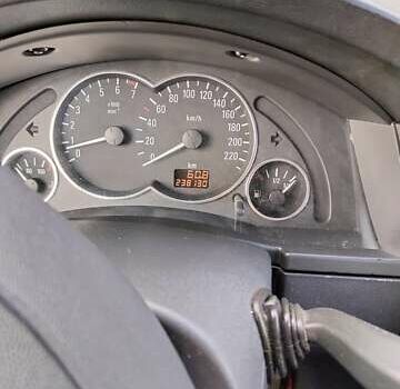 Серый Опель Мерива, объемом двигателя 1.8 л и пробегом 239 тыс. км за 3950 $, фото 11 на Automoto.ua