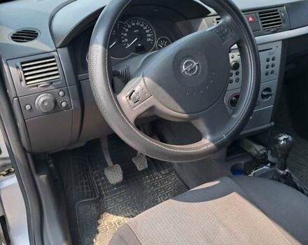 Серый Опель Мерива, объемом двигателя 1.6 л и пробегом 280 тыс. км за 3700 $, фото 4 на Automoto.ua