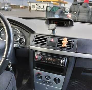 Серый Опель Мерива, объемом двигателя 1.8 л и пробегом 239 тыс. км за 3950 $, фото 12 на Automoto.ua