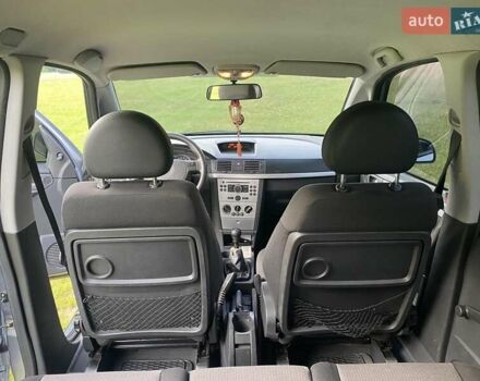 Серый Опель Мерива, объемом двигателя 1.36 л и пробегом 280 тыс. км за 3350 $, фото 4 на Automoto.ua