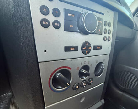 Серый Опель Мерива, объемом двигателя 1.69 л и пробегом 261 тыс. км за 3700 $, фото 3 на Automoto.ua