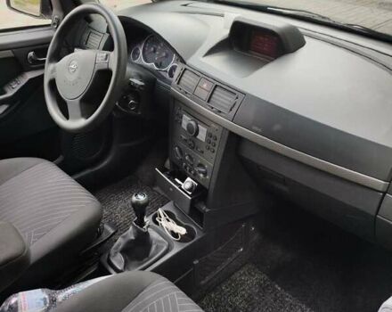 Серый Опель Мерива, объемом двигателя 1.6 л и пробегом 228 тыс. км за 4950 $, фото 1 на Automoto.ua