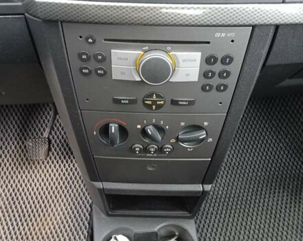 Серый Опель Мерива, объемом двигателя 1.6 л и пробегом 150 тыс. км за 4900 $, фото 7 на Automoto.ua