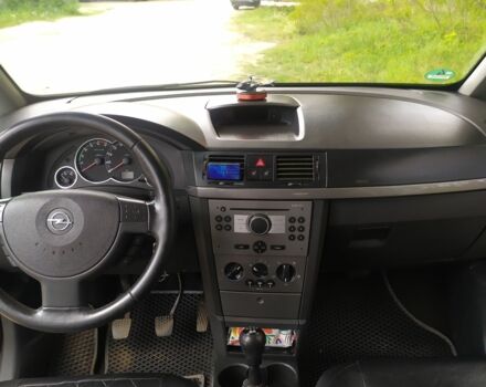 Серый Опель Мерива, объемом двигателя 1.2 л и пробегом 270 тыс. км за 3300 $, фото 3 на Automoto.ua