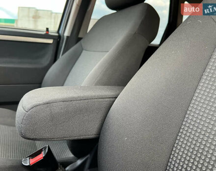 Серый Опель Мерива, объемом двигателя 1.4 л и пробегом 158 тыс. км за 4599 $, фото 25 на Automoto.ua