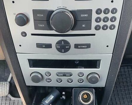 Сірий Опель Меріва, об'ємом двигуна 1.6 л та пробігом 75 тис. км за 6500 $, фото 17 на Automoto.ua