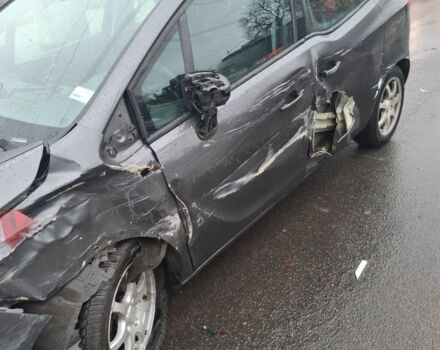 Сірий Опель Меріва, об'ємом двигуна 1.4 л та пробігом 220 тис. км за 3000 $, фото 2 на Automoto.ua