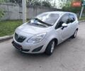 Серый Опель Мерива, объемом двигателя 1.25 л и пробегом 305 тыс. км за 5500 $, фото 1 на Automoto.ua