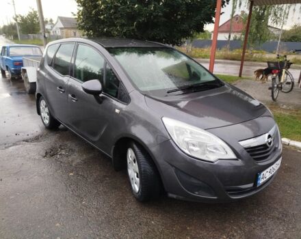 Серый Опель Мерива, объемом двигателя 1.7 л и пробегом 314 тыс. км за 5500 $, фото 1 на Automoto.ua