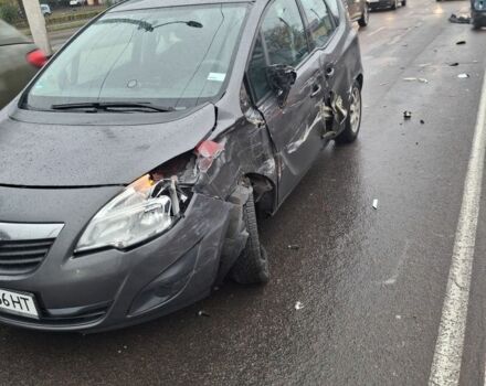 Сірий Опель Меріва, об'ємом двигуна 1.4 л та пробігом 220 тис. км за 3000 $, фото 1 на Automoto.ua