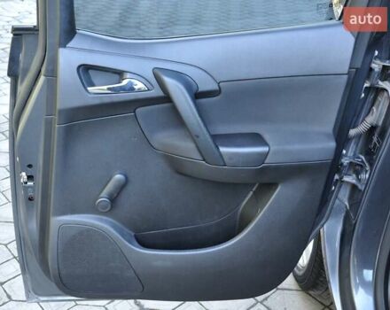 Серый Опель Мерива, объемом двигателя 1.69 л и пробегом 197 тыс. км за 6200 $, фото 21 на Automoto.ua