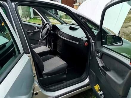 Серый Опель Мерива, объемом двигателя 1.6 л и пробегом 220 тыс. км за 4400 $, фото 1 на Automoto.ua