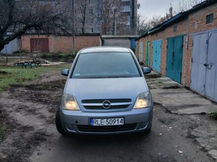 Серый Опель Мерива, объемом двигателя 1.7 л и пробегом 299 тыс. км за 1599 $, фото 1 на Automoto.ua