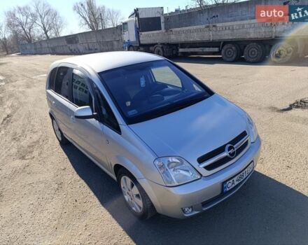 Серый Опель Мерива, объемом двигателя 1.6 л и пробегом 155 тыс. км за 4000 $, фото 1 на Automoto.ua