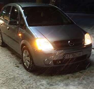 Серый Опель Мерива, объемом двигателя 1.6 л и пробегом 156 тыс. км за 3000 $, фото 1 на Automoto.ua