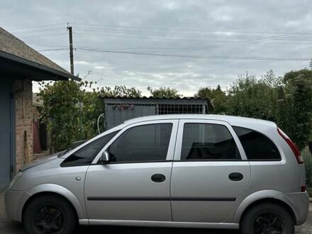 Серый Опель Мерива, объемом двигателя 1.7 л и пробегом 250 тыс. км за 3600 $, фото 1 на Automoto.ua