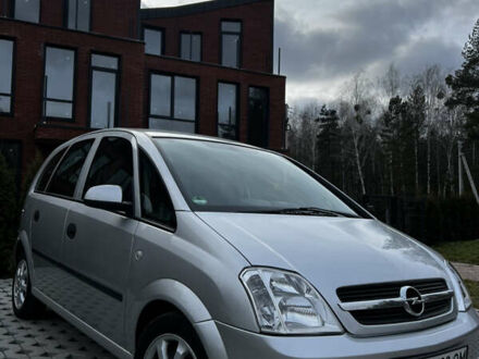 Серый Опель Мерива, объемом двигателя 1.69 л и пробегом 155 тыс. км за 4200 $, фото 1 на Automoto.ua