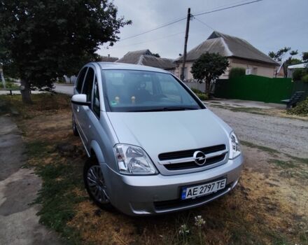 Серый Опель Мерива, объемом двигателя 1.6 л и пробегом 250 тыс. км за 3400 $, фото 1 на Automoto.ua