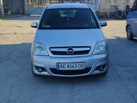 Сірий Опель Меріва, об'ємом двигуна 1.6 л та пробігом 228 тис. км за 4950 $, фото 1 на Automoto.ua