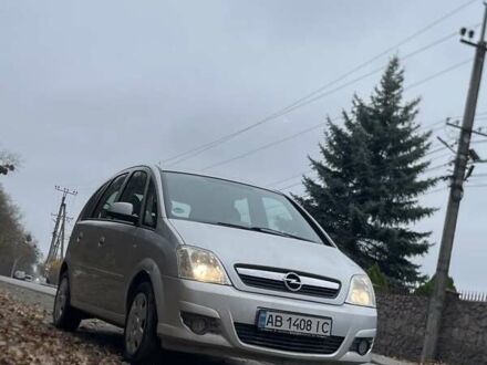 Серый Опель Мерива, объемом двигателя 1.6 л и пробегом 231 тыс. км за 5000 $, фото 1 на Automoto.ua