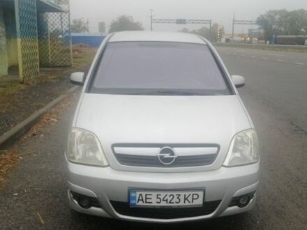 Серый Опель Мерива, объемом двигателя 1.25 л и пробегом 305 тыс. км за 4000 $, фото 1 на Automoto.ua