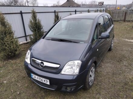 Серый Опель Мерива, объемом двигателя 1.6 л и пробегом 215 тыс. км за 4600 $, фото 1 на Automoto.ua