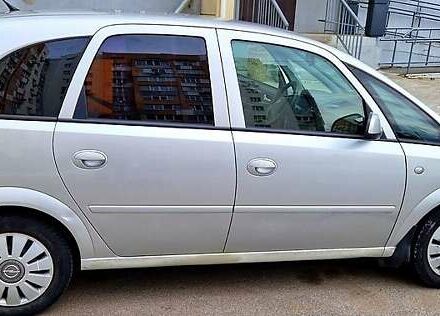 Серый Опель Мерива, объемом двигателя 1.6 л и пробегом 183 тыс. км за 3600 $, фото 1 на Automoto.ua