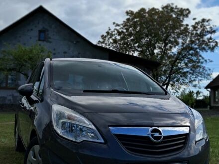Серый Опель Мерива, объемом двигателя 1.7 л и пробегом 350 тыс. км за 5200 $, фото 1 на Automoto.ua