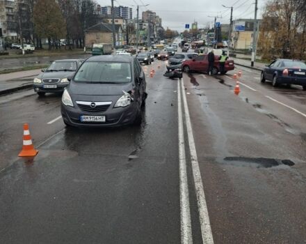 Сірий Опель Меріва, об'ємом двигуна 1.4 л та пробігом 220 тис. км за 3000 $, фото 1 на Automoto.ua