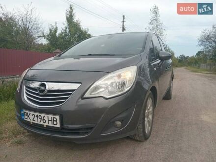 Серый Опель Мерива, объемом двигателя 1.25 л и пробегом 300 тыс. км за 6000 $, фото 1 на Automoto.ua