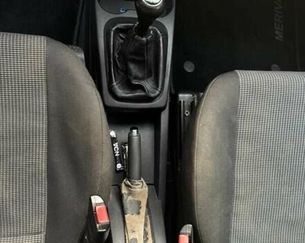 Синий Опель Мерива, объемом двигателя 1.69 л и пробегом 253 тыс. км за 3850 $, фото 21 на Automoto.ua