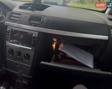 Синий Опель Мерива, объемом двигателя 1.36 л и пробегом 567 тыс. км за 2800 $, фото 2 на Automoto.ua