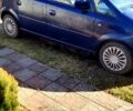 Синий Опель Мерива, объемом двигателя 1.4 л и пробегом 304 тыс. км за 3700 $, фото 1 на Automoto.ua