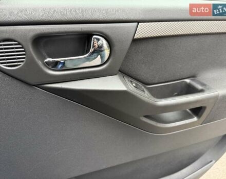 Синий Опель Мерива, объемом двигателя 1.6 л и пробегом 142 тыс. км за 3950 $, фото 32 на Automoto.ua