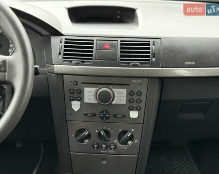 Синий Опель Мерива, объемом двигателя 1.6 л и пробегом 142 тыс. км за 3950 $, фото 70 на Automoto.ua