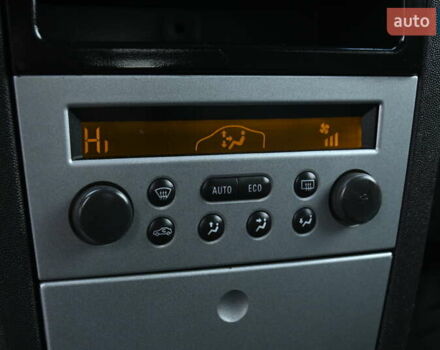 Синий Опель Мерива, объемом двигателя 1.6 л и пробегом 268 тыс. км за 3999 $, фото 20 на Automoto.ua