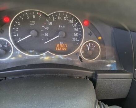 Зелений Опель Меріва, об'ємом двигуна 1.59 л та пробігом 252 тис. км за 3750 $, фото 10 на Automoto.ua