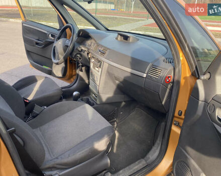 Оранжевый Опель Мерива, объемом двигателя 1.6 л и пробегом 180 тыс. км за 3700 $, фото 4 на Automoto.ua
