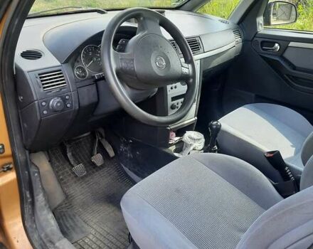 Оранжевый Опель Мерива, объемом двигателя 1.6 л и пробегом 212 тыс. км за 3200 $, фото 4 на Automoto.ua